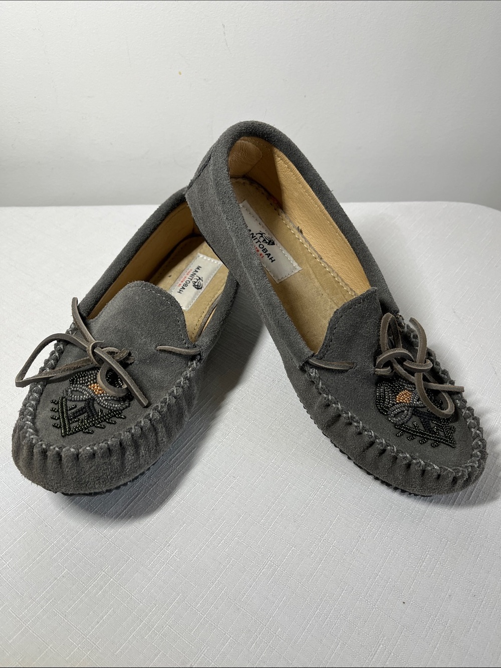MANITOBAH Gray Suede Beaded Moccasin Loafers Shoes
SIZE 8